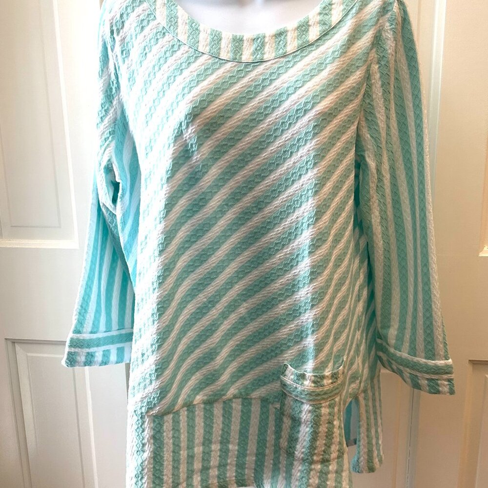 Airy tunic in aqua and white
